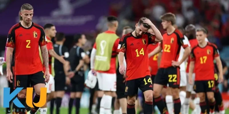 Những lớp trầm tích ẩn dưới màu áo đỏ